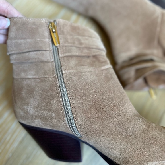 Women’s Vince Camuto Nerlinji Suede Boots - Picture 7 of 10
